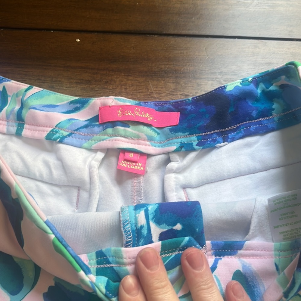 EUC Lily Pulitzer Scalloped shorts - Picture 2 of 3